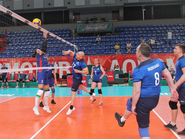 Команда областного «Водоканала» принимает участие в 5 сезоне Корпоративной волейбольной Лиги во Дворце спорта «Янтарный» 