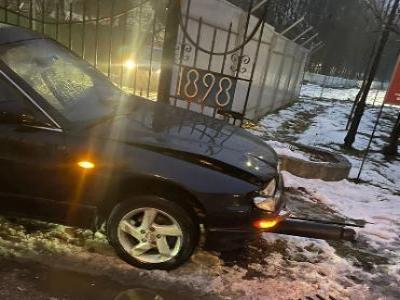 В Черняховске автомобиль протаранил ворота ГП КО «Водоканал»