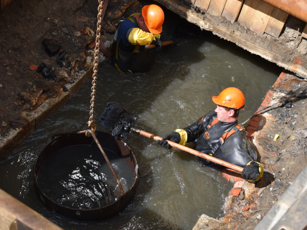 В Калининграде начали работы по замене 800 метров канализационного коллектора